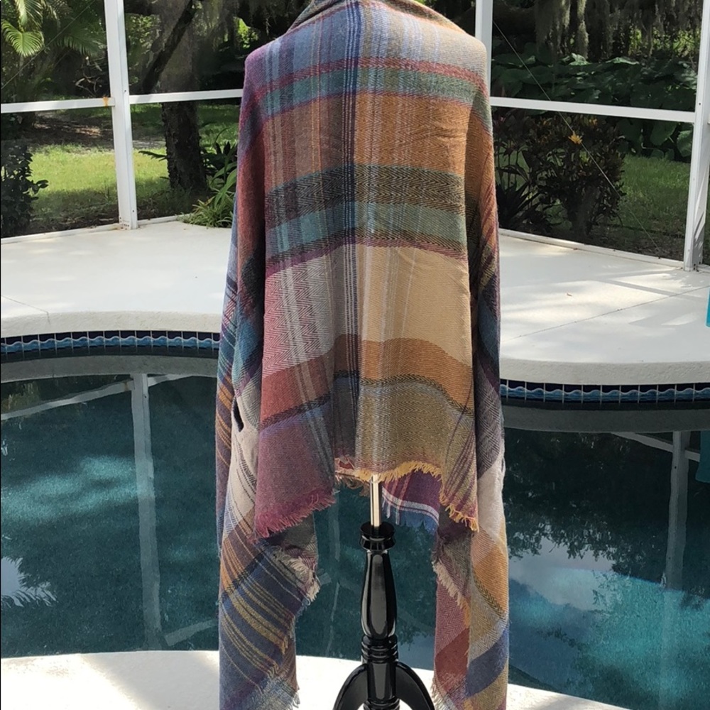 🍃🍂LAST ONE Fall Plaid Ruana Wrap With Pockets. - Picture 3 of 4
